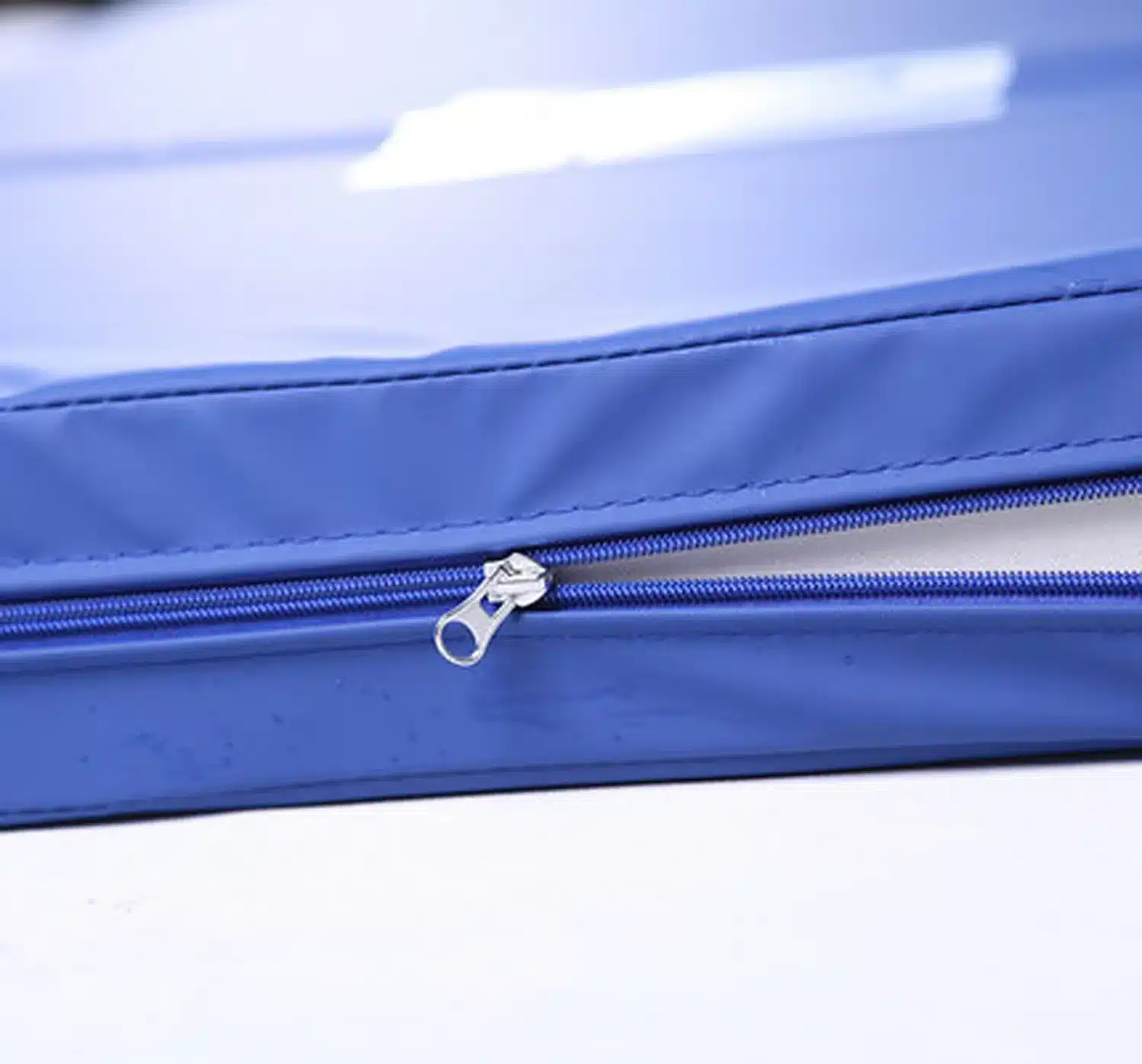 Zipper detail on PU mattress cover